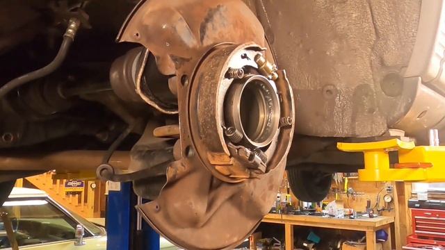 1984 Mercedes 300SD W126 - Rear Wheel Bearing Replacement - Part 3 - Installation and Adjustment смотреть онлайн