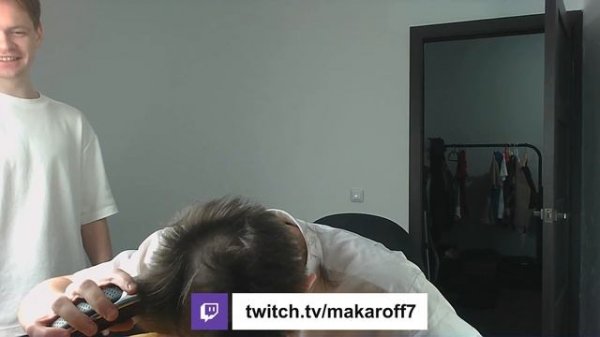 Makaroff постригся налысо во время стрима