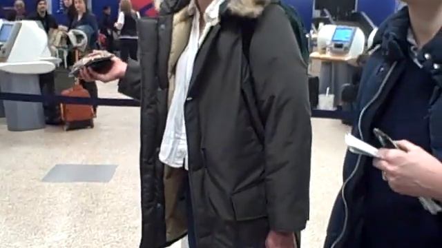 Emily Mortimer signing autographs Sundance 2011 смотреть онлайн