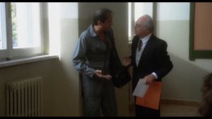 Расслабьтесь и смейтесь вместе с этой веселой комедией. Особые приметы: красавчик -1983 г.