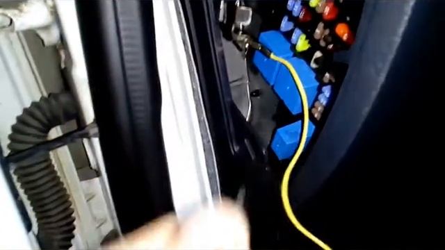 Подключаем радар, убираем провода на Рено Дастер. смотреть онлайн