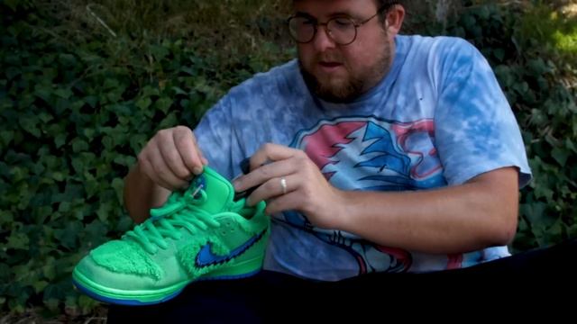 100 Kickflips In The Grateful Dead Nike SB Dunk Low смотреть онлайн
