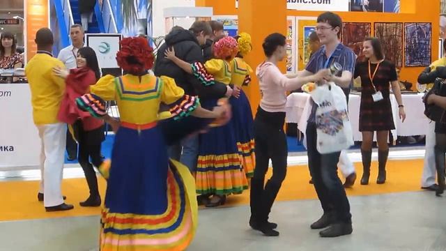 Bachata Dominicana in exhibition Mitt 2012 смотреть онлайн