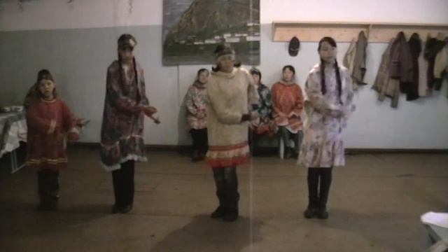 Ансамбль Кеугъяк, эскимосские танцы Наши девушки, Охота на моржа смотреть онлайн