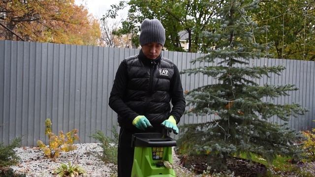 Электрический измельчитель Greenworks GACSB обзор и измельчение веток