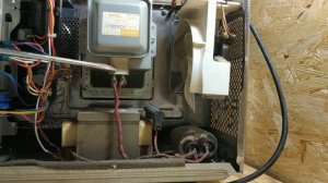 Микроволновка гудит как сварочный трансформатор. Микроволновка гудит сильно и вибрирует.