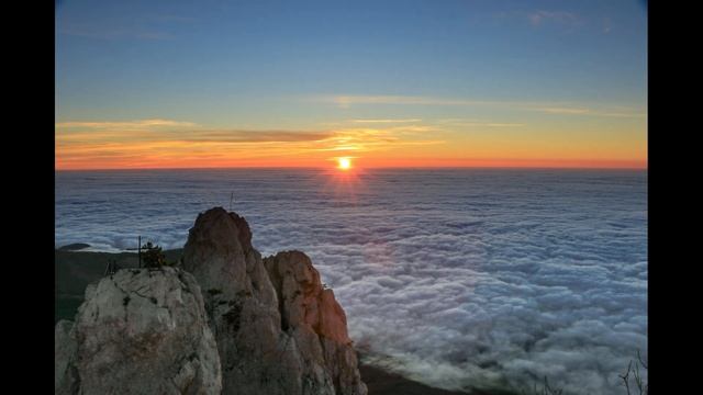 Таймлапс l Восход солнца на Ай Петри l Рассвет в горах l Timelapse смотреть онлайн