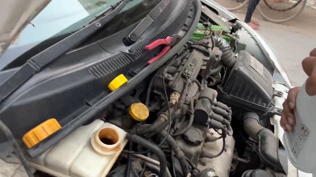इंजन ओवरहीटिंग के बेसिक कारण/Chevrolet spark coolant change/how to change coolant in a car смотреть онлайн