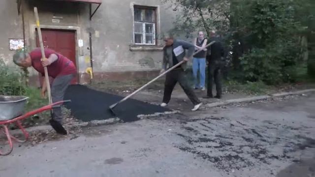 Укладка асфальта у подъездов дом 6 по Фрунзе смотреть онлайн