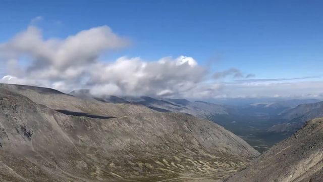 Облака над Индивичвумчорром и долиной Кунийока