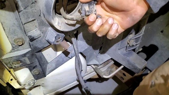 CHEVY EXPRESS 2500 2004 4.8 COMO CAMBIAR ESPEJO PARRILLA y FOCOS смотреть онлайн