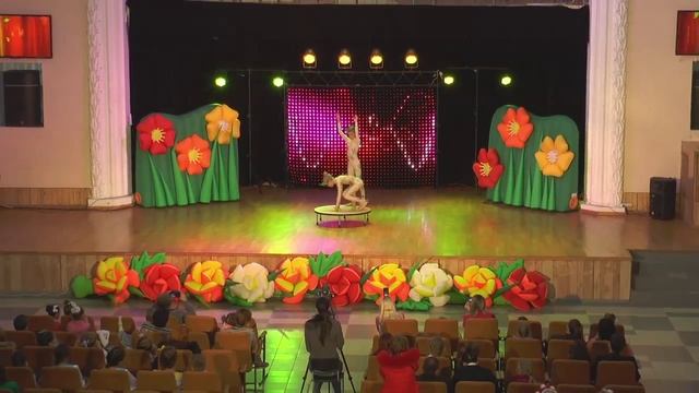 Нехоца Софья и Гребенюк Виктория, цирковая студия РАДУГА Пластическая пара смотреть онлайн