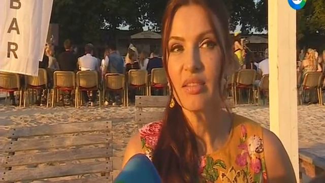 Телеведущая Эвелина Бледанс. Рубрика Звездам виднее. смотреть онлайн