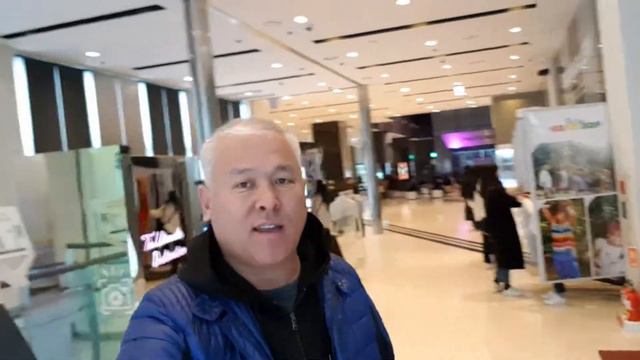 В Сеуле в Центр K-pop стильный дворец SM TOWN для поклонников проектов SM Entertainment смотреть онлайн