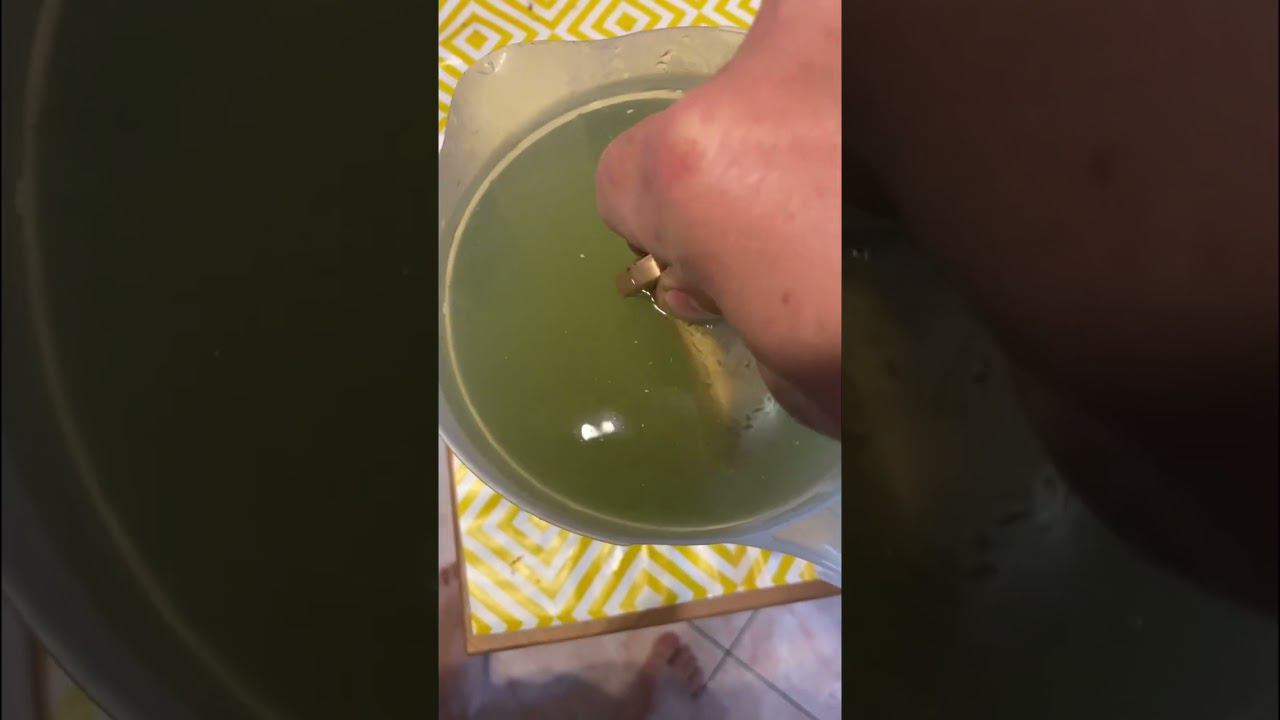 опустил старинную бронзовую ручку в лимонную кислоту, показываю что получилось смотреть онлайн