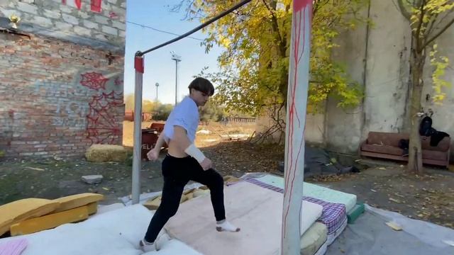 Хеллоуинский воркаут . выполненили мощные элементы / ткач/супра540 / и связки смотреть онлайн