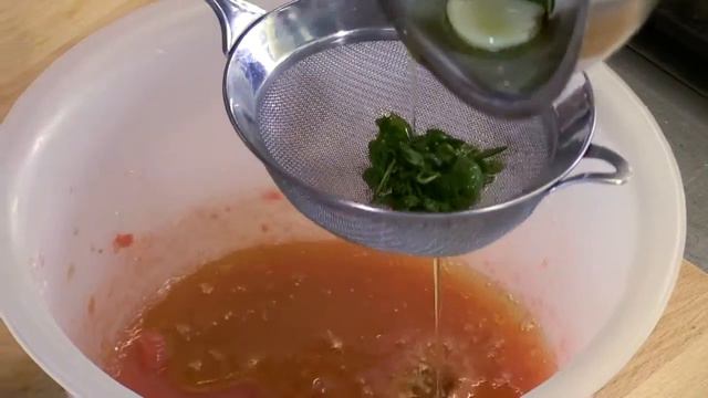 Sapori d'acqua. Paccheri con rombo al pomodoro semicrudo смотреть онлайн