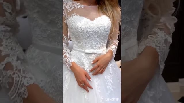 Кружевное платье А-силуэта со шлейфом смотреть онлайн