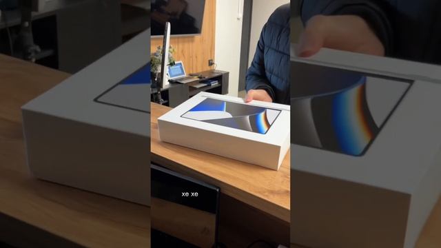 Вячеслав распаковывает macbook pro 14 M1 смотреть онлайн