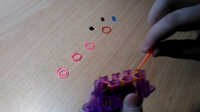 Как сплести из резинок змейку. смотреть онлайн