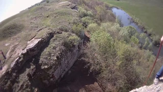 Перпендикулярно стене!