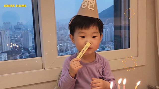 [SUB] 3살 아이 생일 축하 노래 부르고 촛불 끄기 놀이🎂🎉 ✨27개월 아기 브이로그✨ смотреть онлайн
