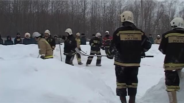 В Заречном сотрудникам МЧС вручили золотые значки ГТО смотреть онлайн