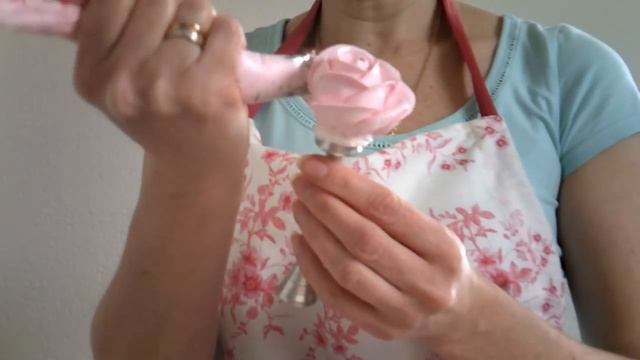 роза на вафельный конус .cream rose смотреть онлайн