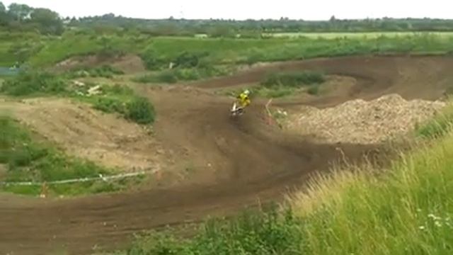 Dunstable DMX Mx track on a RM250 смотреть онлайн
