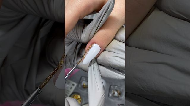 Новогодний дизайн ногтей 2023. Маникюр на новый год 2023. Идея зимнего маникюра