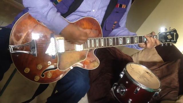 Tocando Ibanez artcore смотреть онлайн
