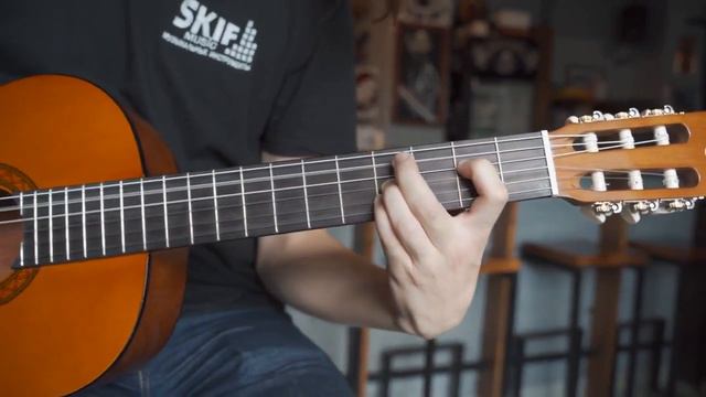 ВОТ ПОЧЕМУ YAMAHA C40 ЛУЧШАЯ ГИТАРА ДЛЯ НАЧИНАЮЩИХ! смотреть онлайн