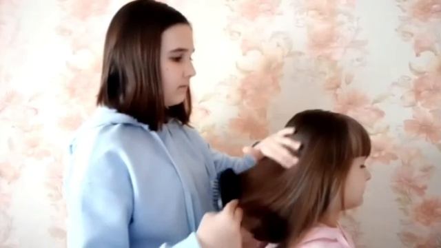 /АСМР РАСЧЁСЫВАЮ ВОЛОСЫ СЕСТРЕ?| шёпот+звук расчесывания волос?? смотреть онлайн