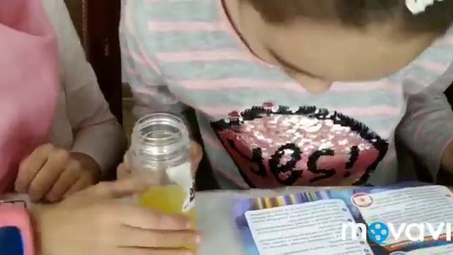 Девочки делают опыты 🤯 светящийся жидкость 💥💥💥💥💥 смотреть онлайн