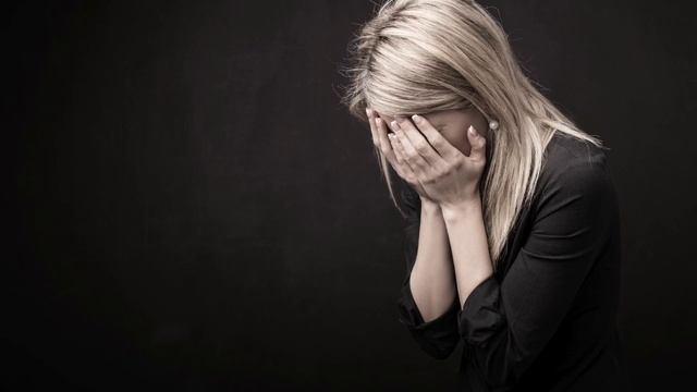 Муж ушёл к молоденькой девочке, которая залетела от него. Ему пора внуков няньчить, а он...