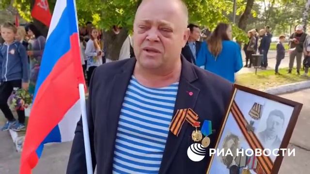 Советские ветераны ВДВ в Купянске в Харьковской области вышли на празднование Дня Победы