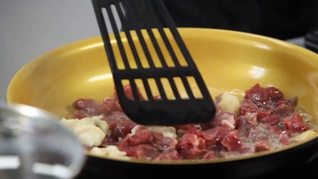 Зеленый узбекский плов - бахш. Готовит Уриэль Штерн смотреть онлайн