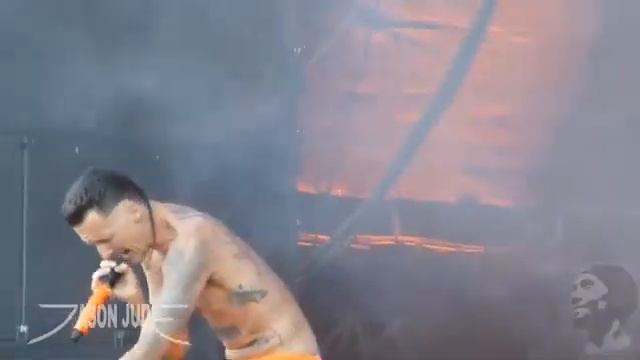 Die Antwoord Fatty Boom Boom HD LIVE 93016 смотреть онлайн