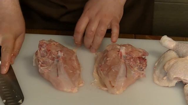 Как разделать курицу на части / Правильная разделка курицы (бройлера) дома смотреть онлайн