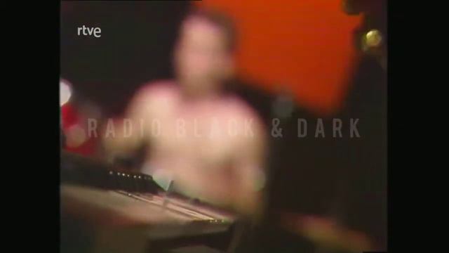 Alaska Y Los Pegamoides - Alta Tensión смотреть онлайн