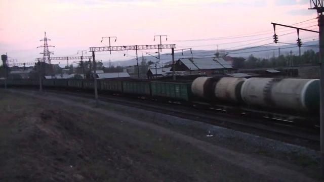 Электровоз ВЛ85 267 с грузовым поездом Вос.Сиб.жд. Россия Бурятия смотреть онлайн