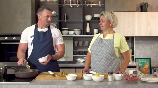 Солянка мясная (рецепт супа с копченостями и колбасой) смотреть онлайн