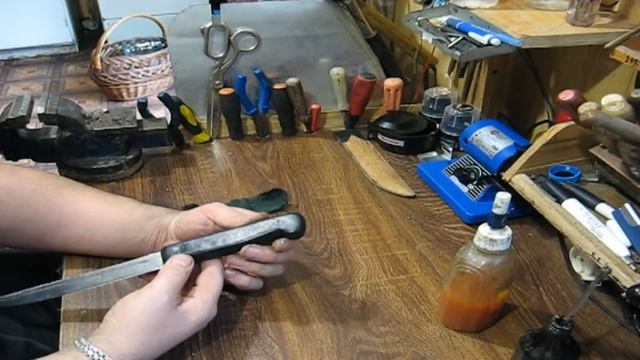 Как обтянуть ручку ножа кожей - 2 смотреть онлайн