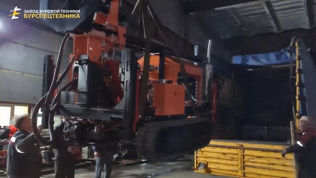 Отгрузка самоходной буровой установки СБУ 80ЛС в Пермь. Видео от ЗБТ смотреть онлайн