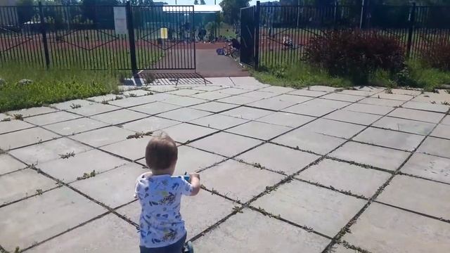 Прогулка на самокате?/спортивная площадка смотреть онлайн