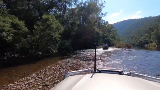 Crossing the Crooked River near Dargo смотреть онлайн