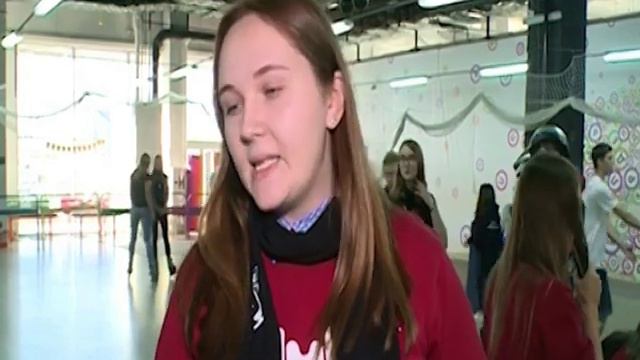 Ребят с ограниченными возможностями здоровья учили кататься на роликах смотреть онлайн