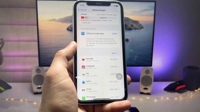 iOS 17.3.1 on iPhone XR - New Update - What's New iOS 17.3.1 - Should you update? смотреть онлайн