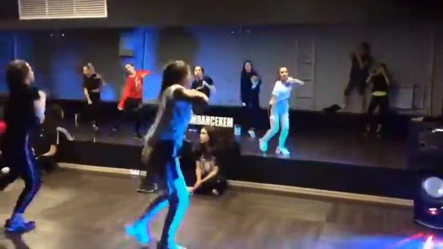 Джаз-Фанк. Танцы в стиле Джаз-Фанк. Как танцевать Джаз-Фанк. Уроки танцев. Импульсивный танец. смотреть онлайн