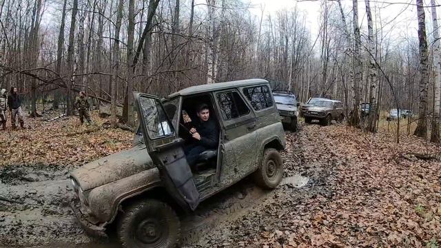 Луаз УАЗы Нивы Pajero и Toyota LC70 на бездорожье